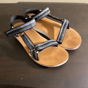 Teva Sandals - lightly worn